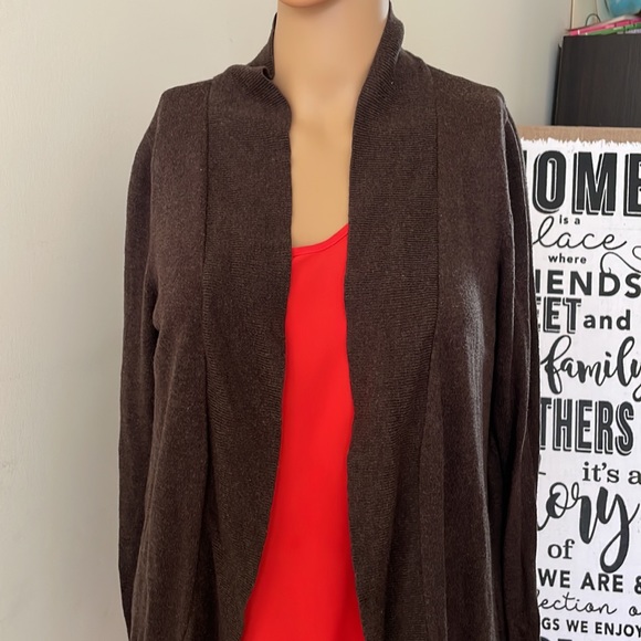 FREE Brown Cardigan Size Medium - Picture 2 of 3